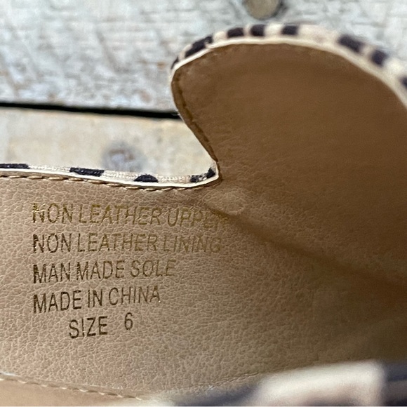 Michelle McDowell Leopard Print Flat Slip On Mules - Picture 9 of 10